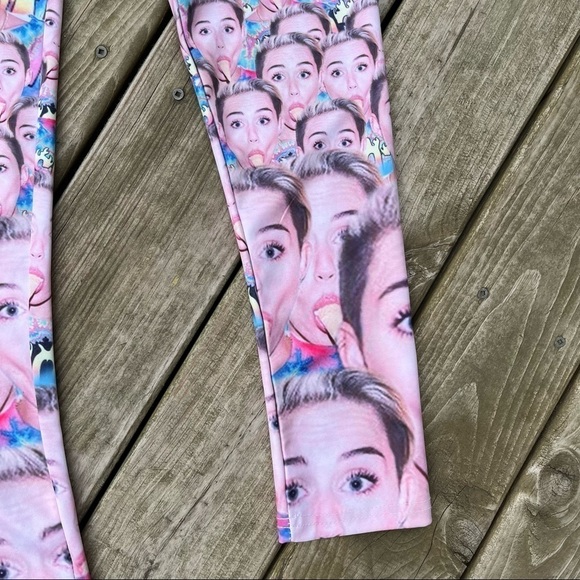 Rare Miley Cyrus Bangerz Tour Ice Cream Leggings Size S - Picture 3 of 8